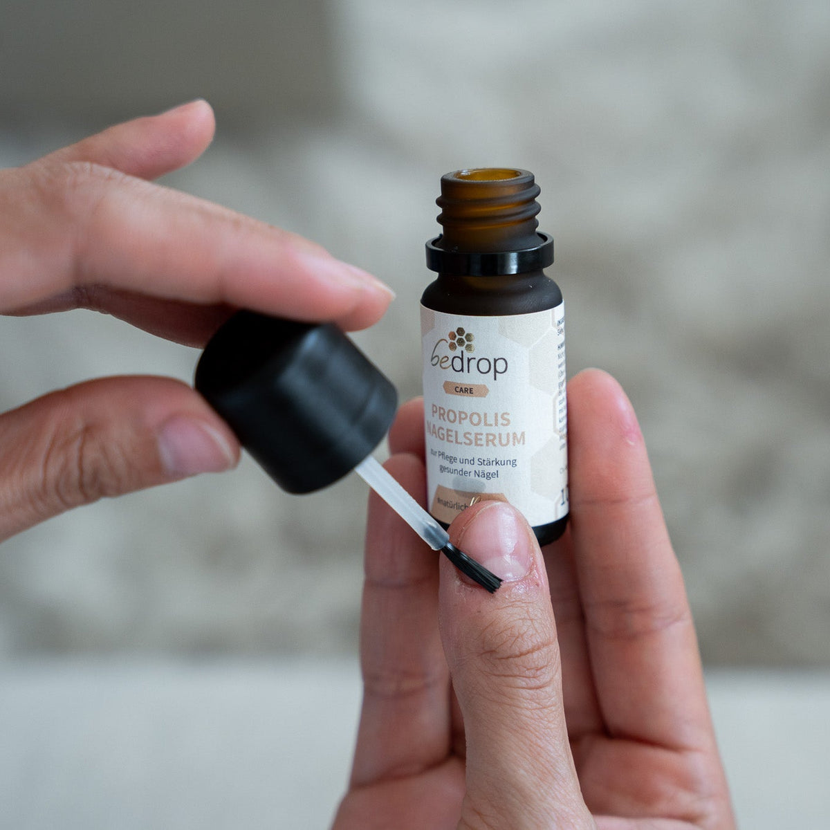 Propolis Nagelserum - Nagelpflege mit hochdosiertem Propolis & 4 ätherischen Ölen - 10ml